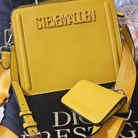 Steve Madden Mustard Yellow Crossbody Bag - Picture 1 of 2
